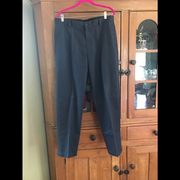 L.L Bean Size 35 inseam 32 Navy Classic Fit - Picture 1 of 3